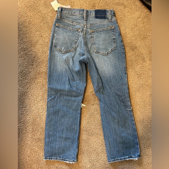 Abercrombie & Fitch Ankle Straight Ultra High Rise distressed Jean -extra short - Picture 3 of 3